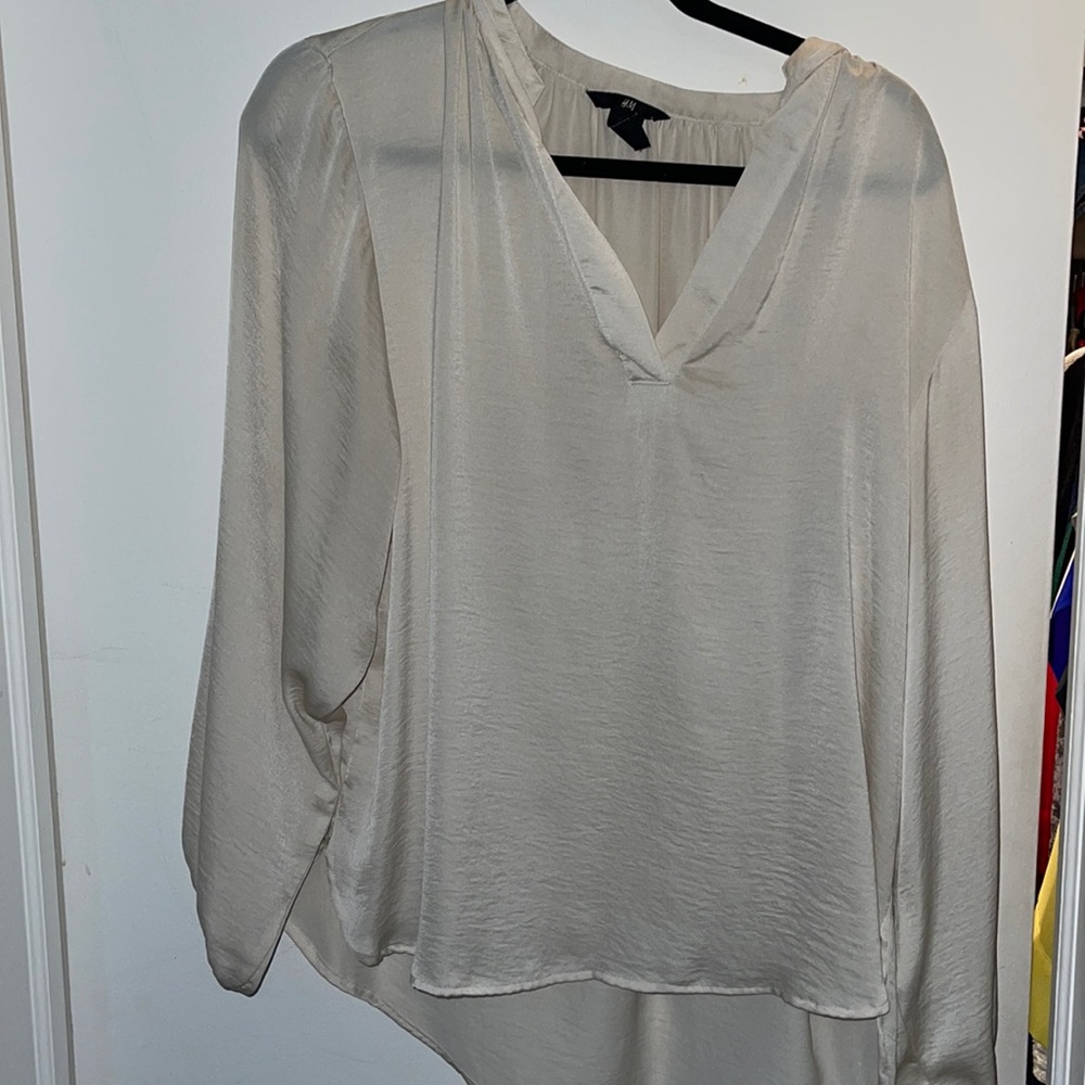 H&M off white silky Blouse